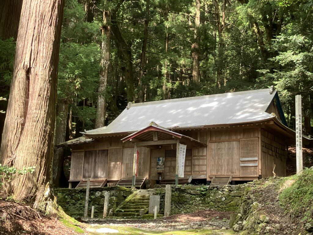 祖谷の観光サイト/栗枝渡八幡神社