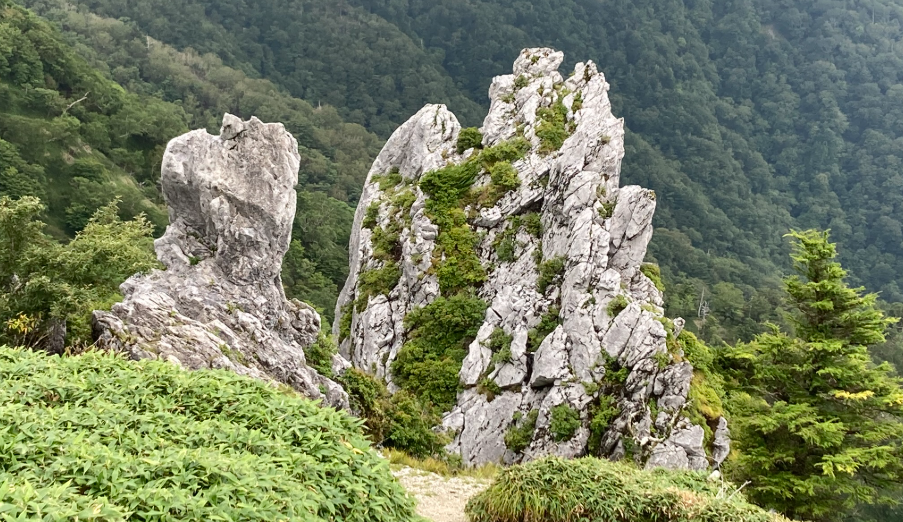 剣山の御塔石
