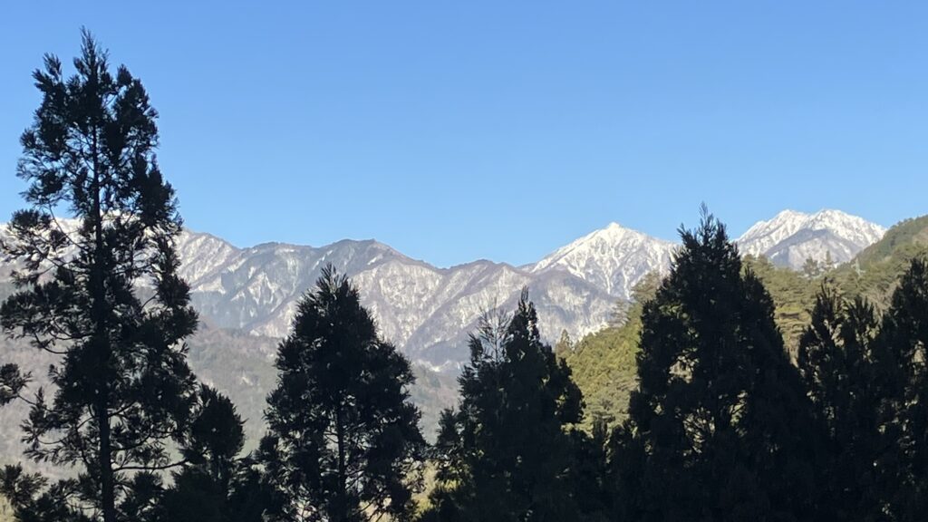 祖谷の観光/冬の祖谷/雪の稜線