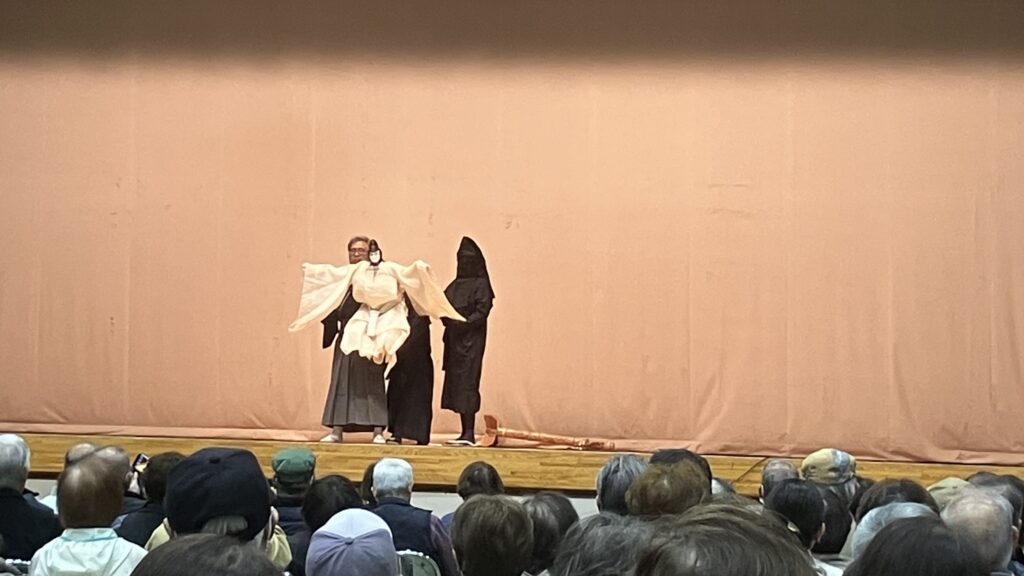 映画”黒の牛”試写会