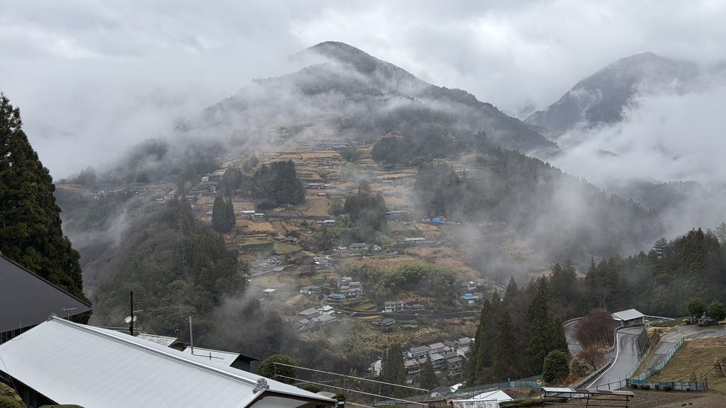 祖谷の観光サイト/山霧にむせぶ落合集落