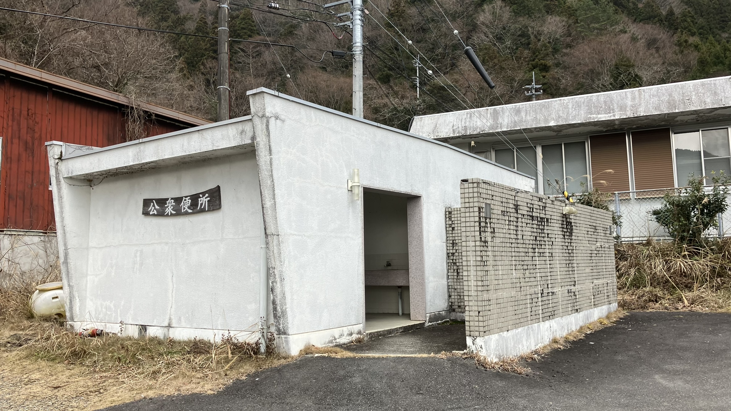 祖谷の観光/祖谷トンネル手前のトイレ