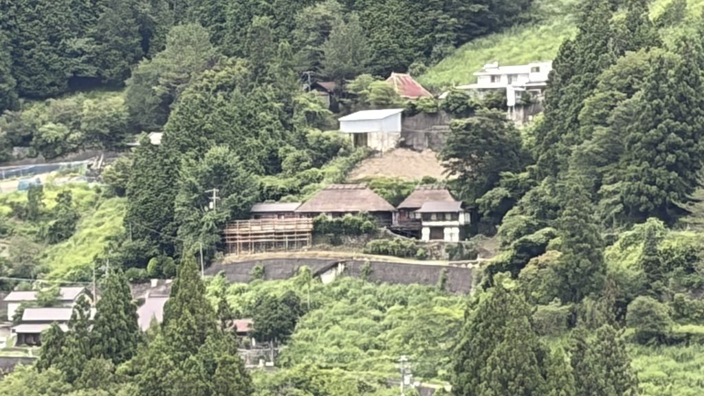 雲外と蒼天が見える風景
