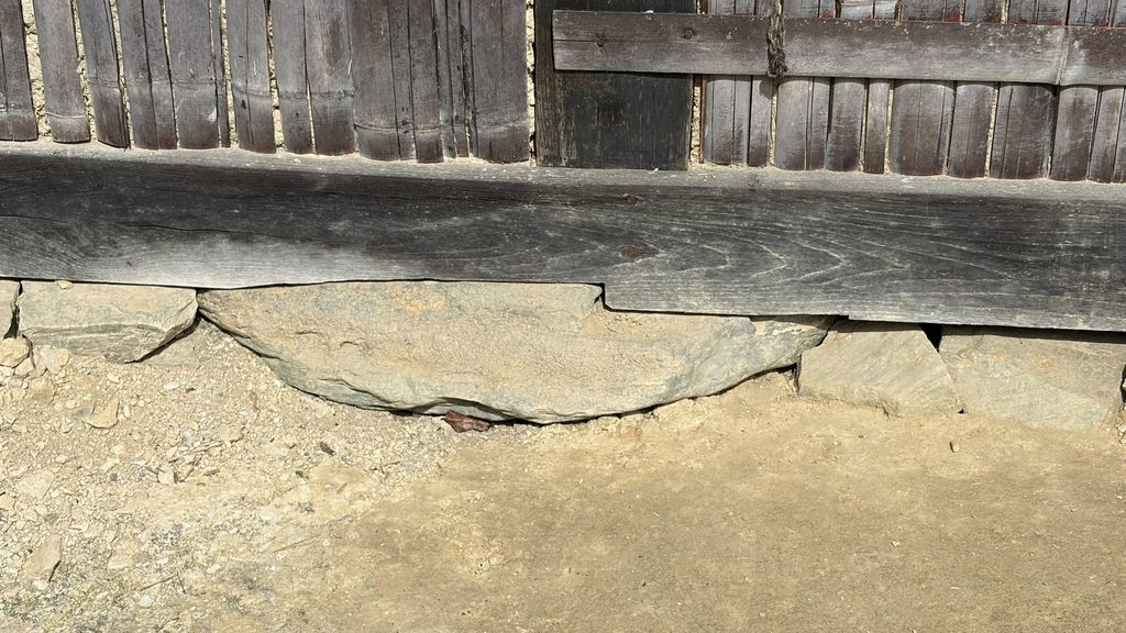 石場建ての上に建つ長岡家住宅